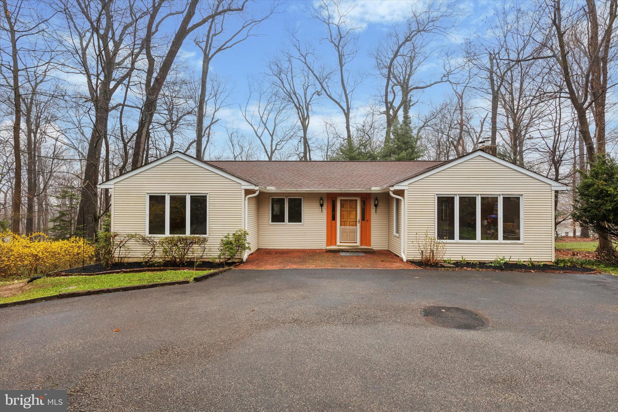 671 Davis Ln