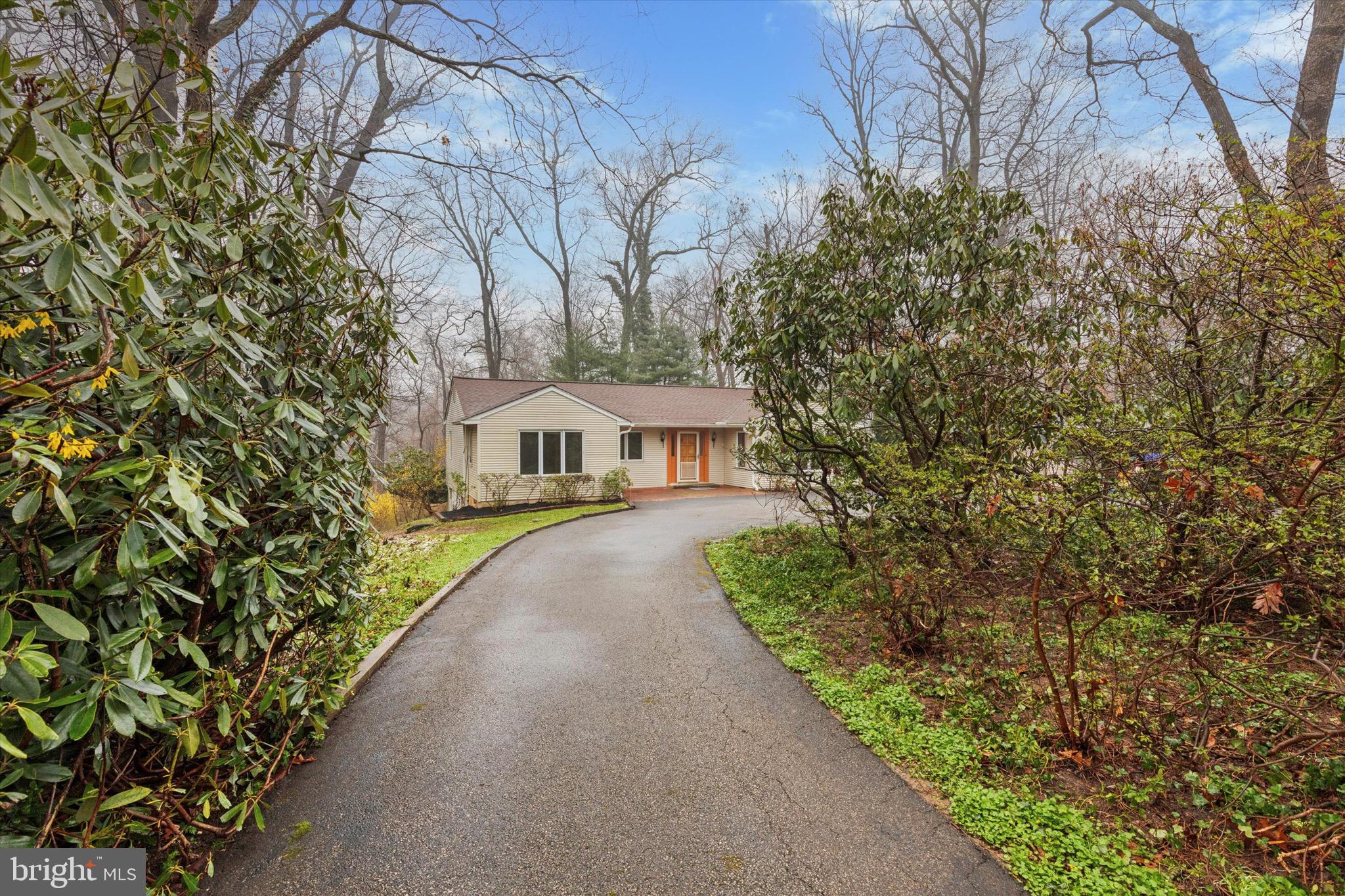 671 Davis Ln