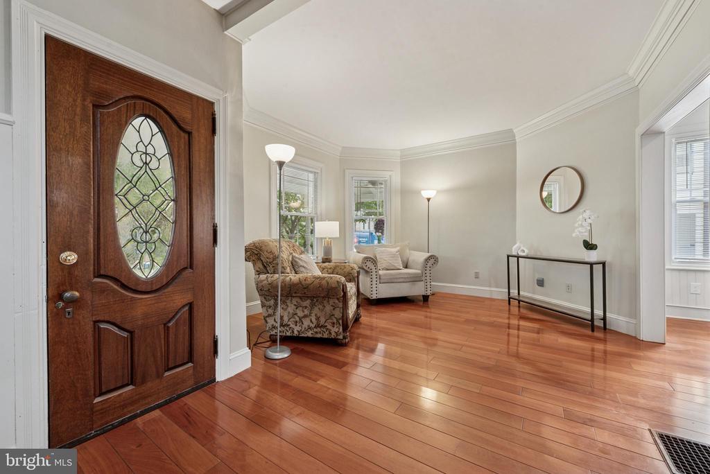 66 Waterloo Ave