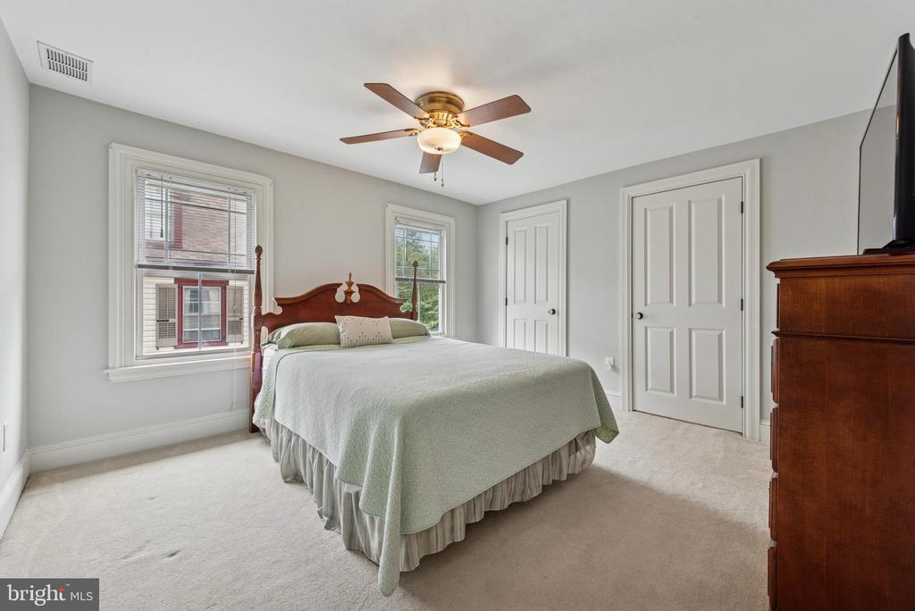66 Waterloo Ave