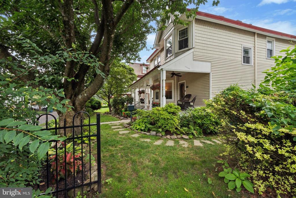 66 Waterloo Ave
