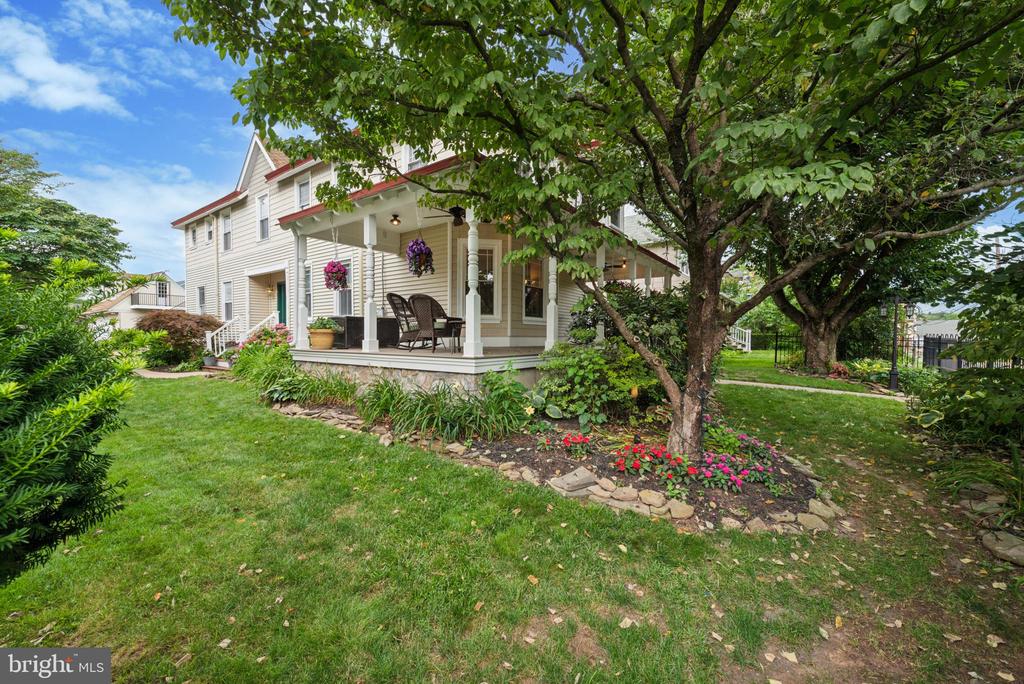 66 Waterloo Ave