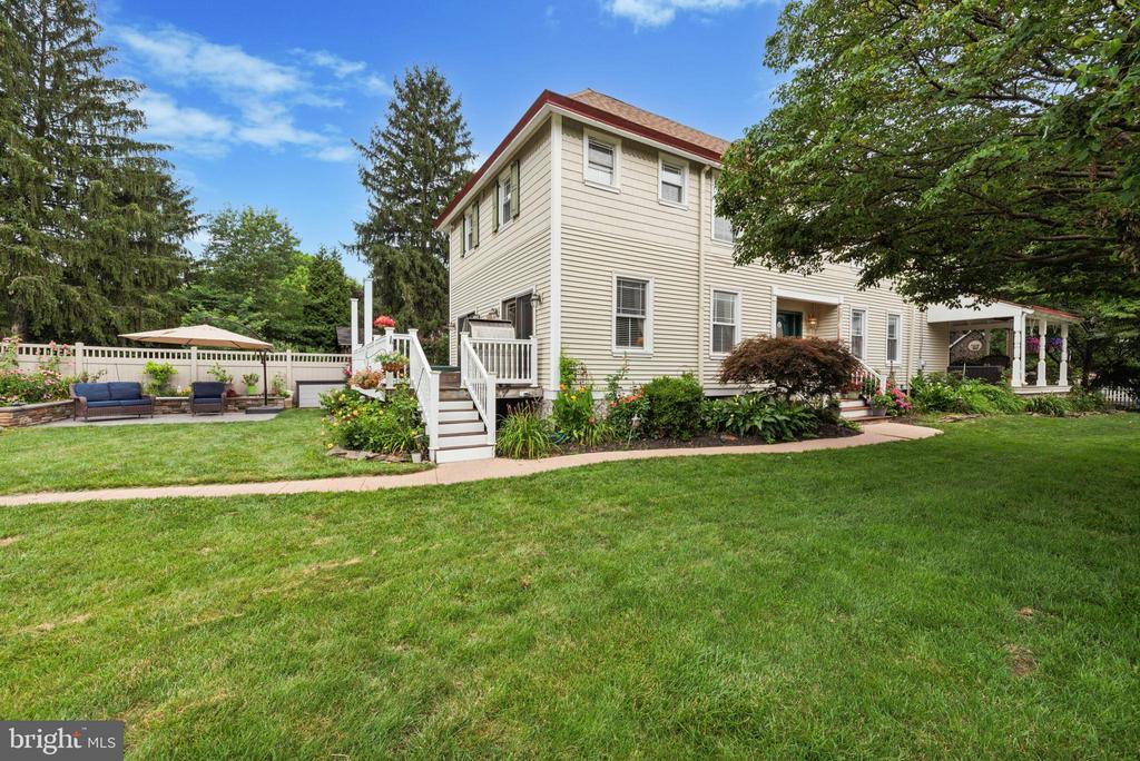 66 Waterloo Ave