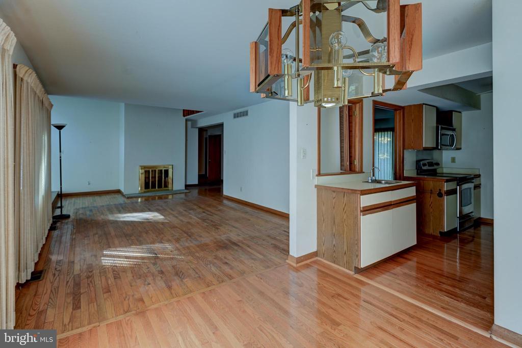 2102 QUAIL RIDGE DRIVE
