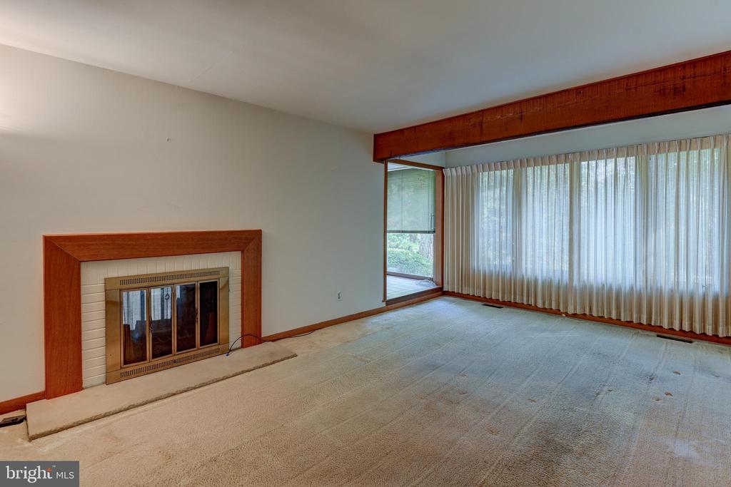 2102 QUAIL RIDGE DRIVE