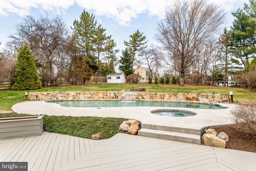72 Sugar Maple Dr