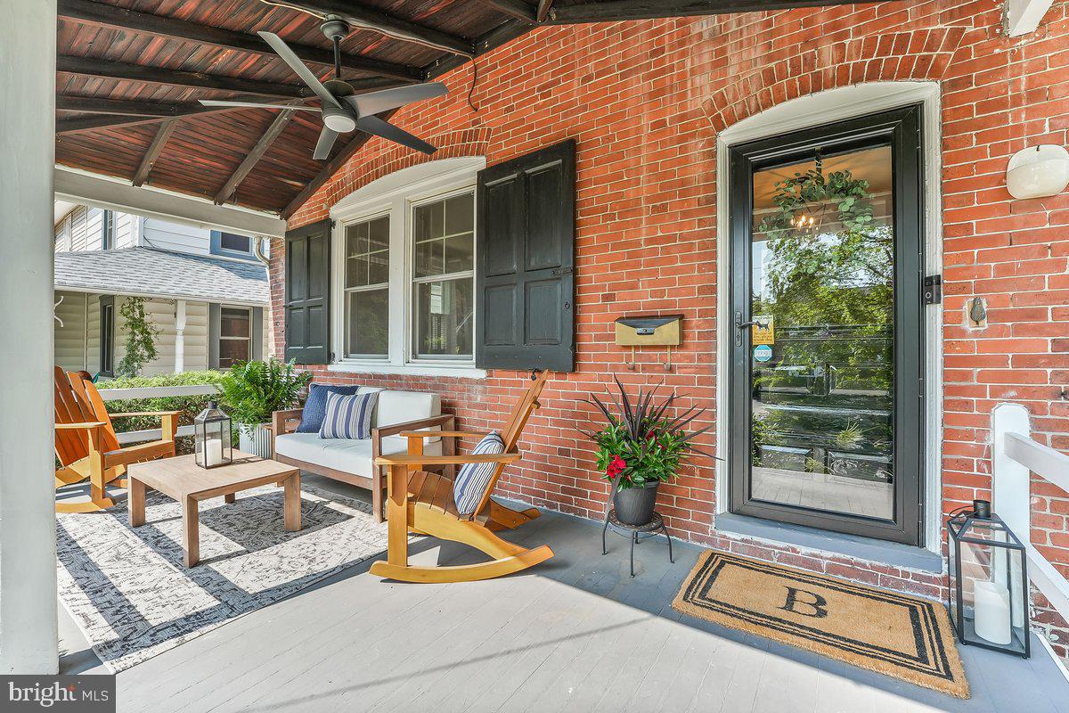 939 GLENBROOK AVENUE