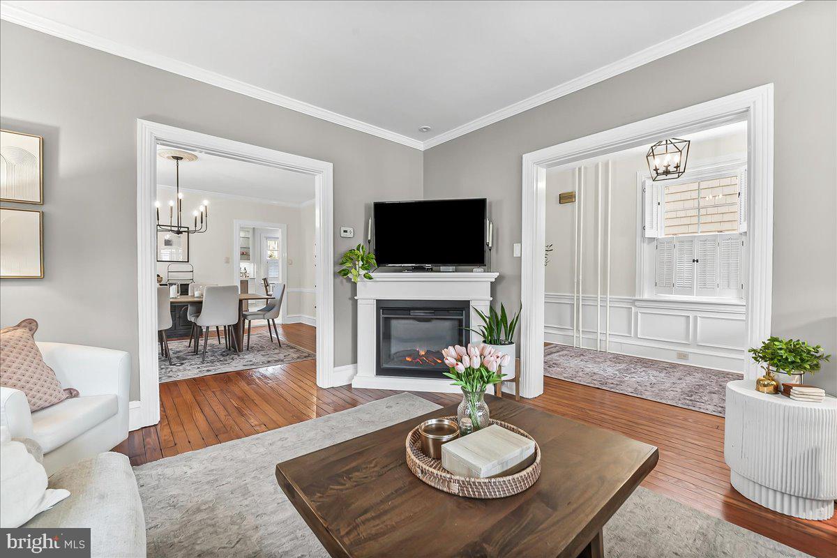 939 GLENBROOK AVENUE