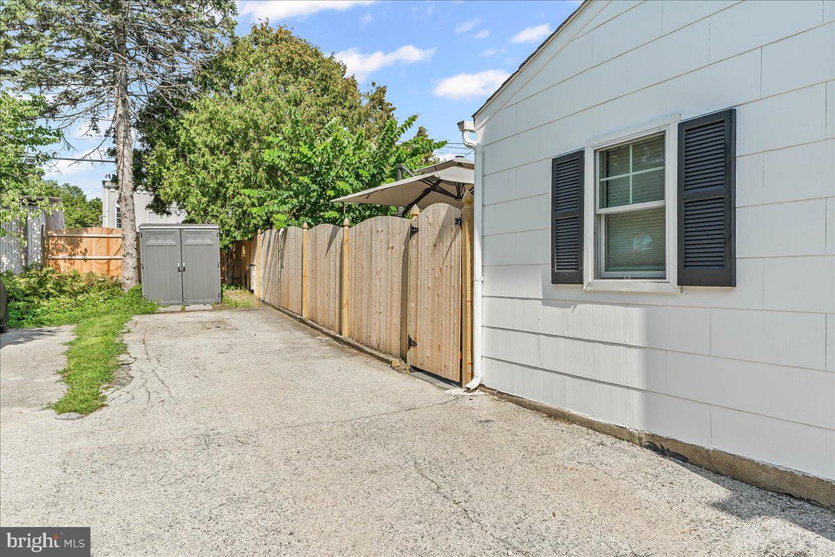 939 GLENBROOK AVENUE