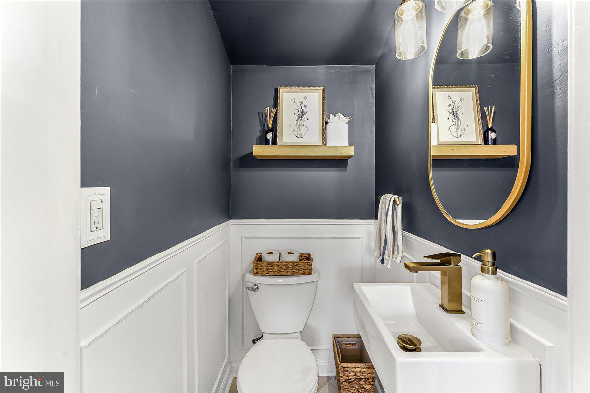 939 GLENBROOK AVENUE