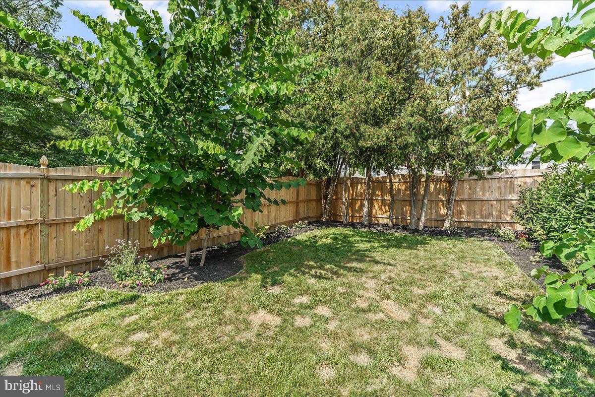 939 GLENBROOK AVENUE