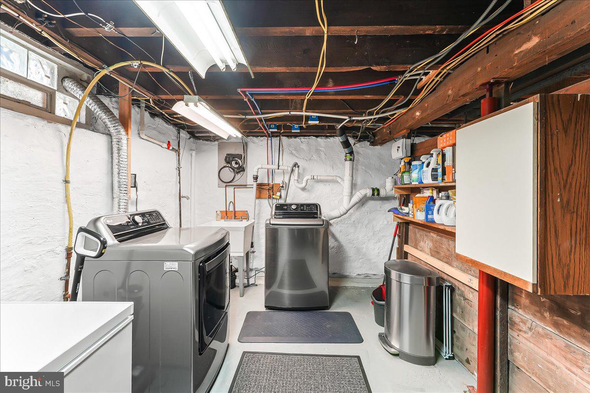 939 GLENBROOK AVENUE