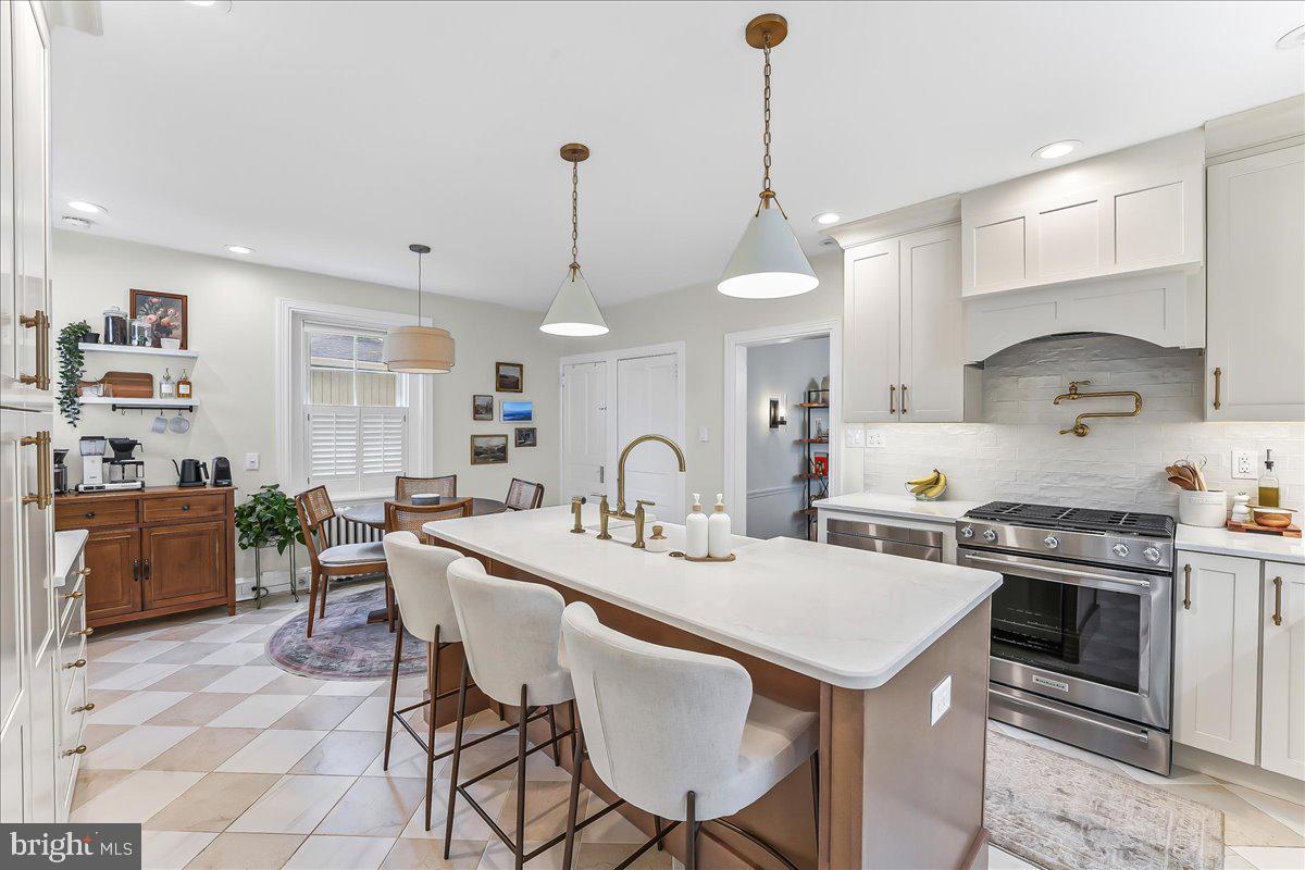 939 GLENBROOK AVENUE