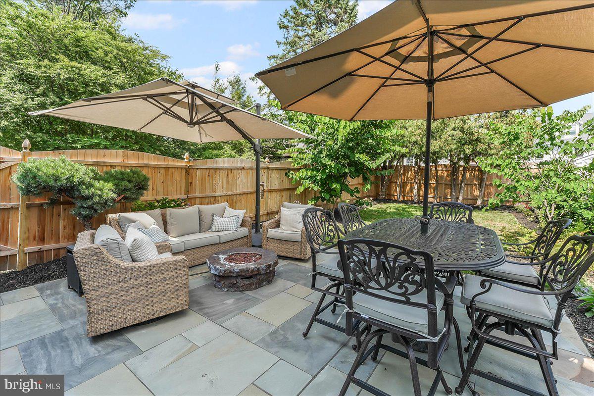 939 GLENBROOK AVENUE