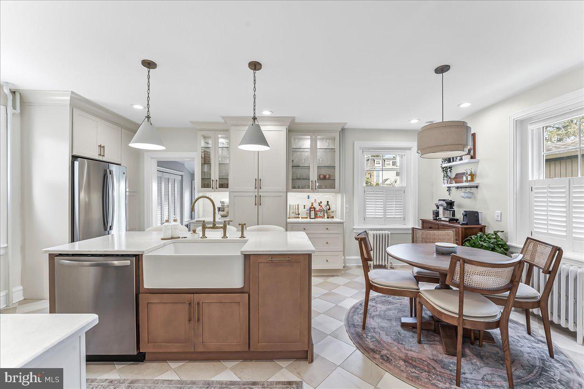 939 GLENBROOK AVENUE