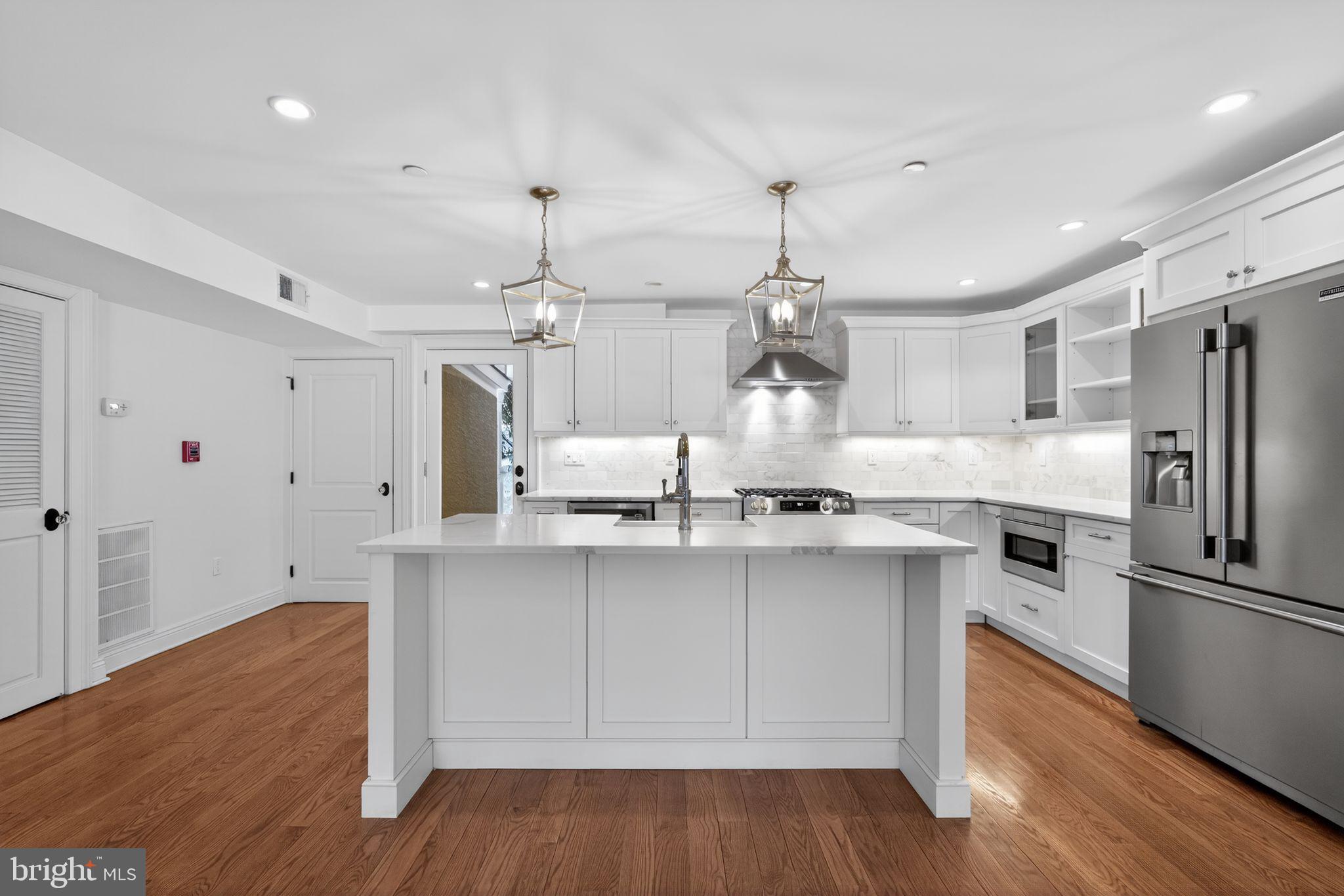 200 W WAYNE AVENUE 1