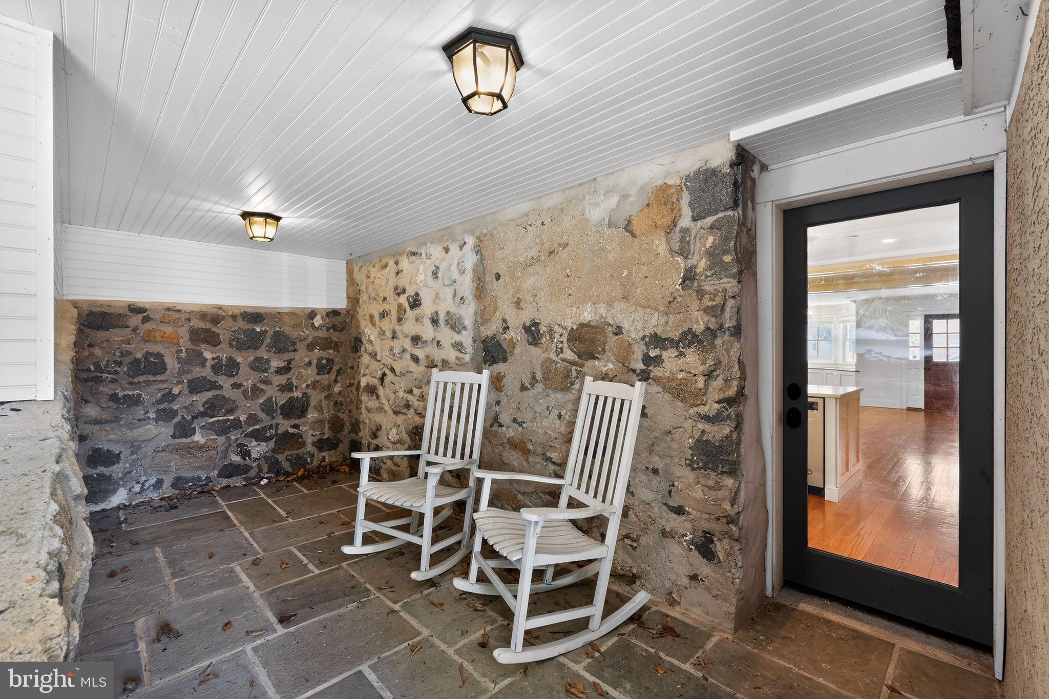 200 W WAYNE AVENUE 1