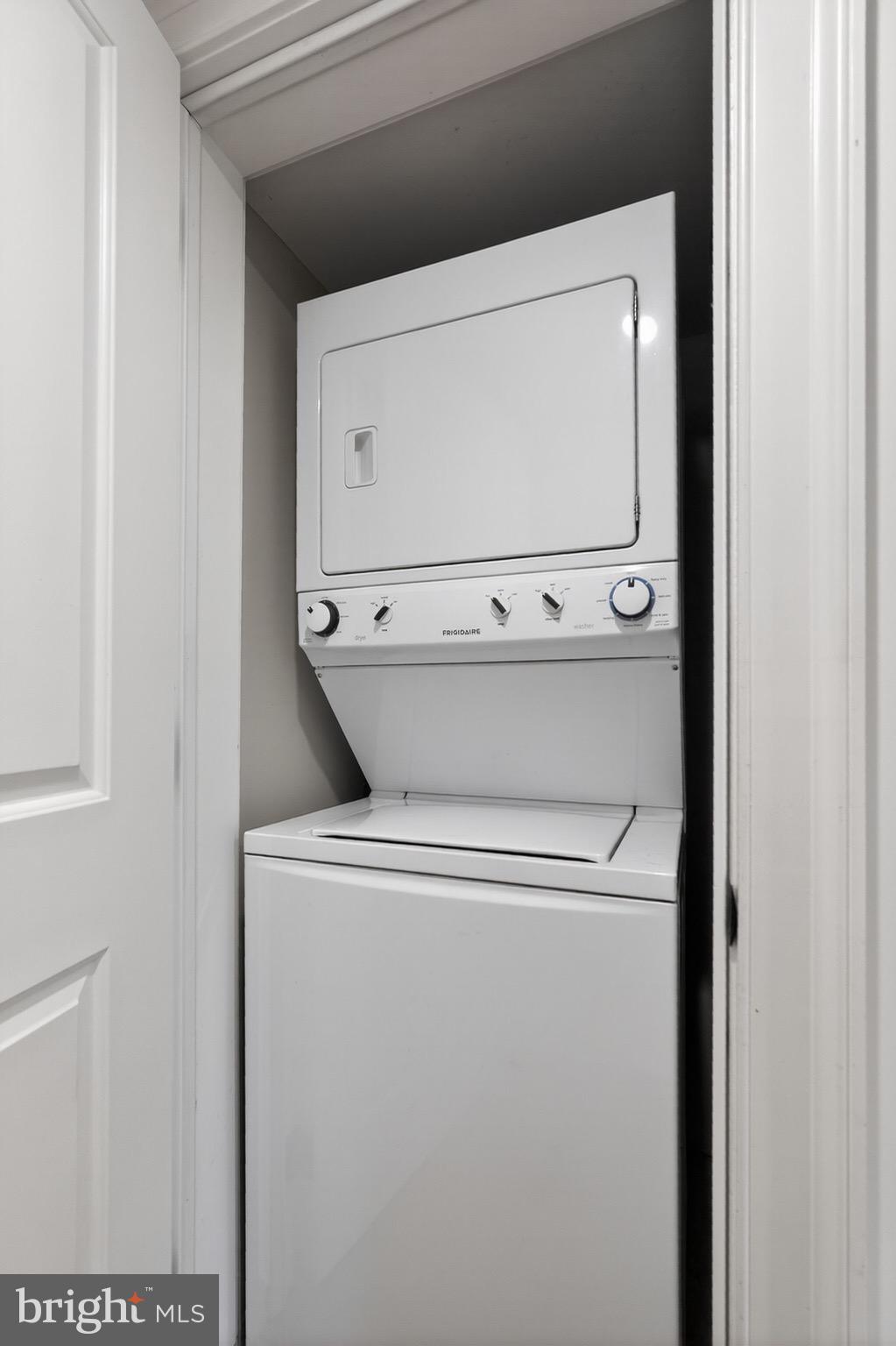 200 W WAYNE AVENUE 1