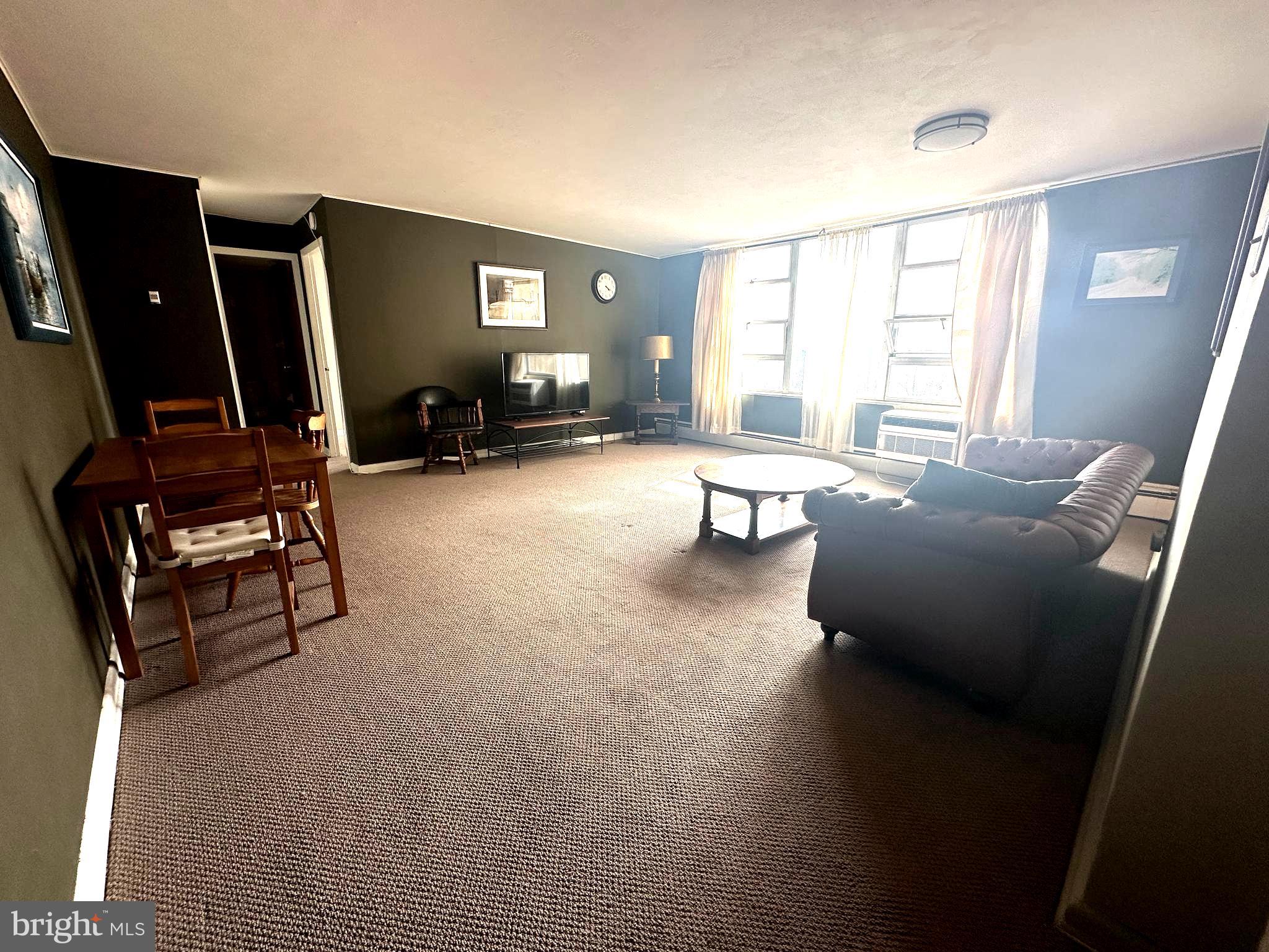 1030 E LANCASTER AVE 817