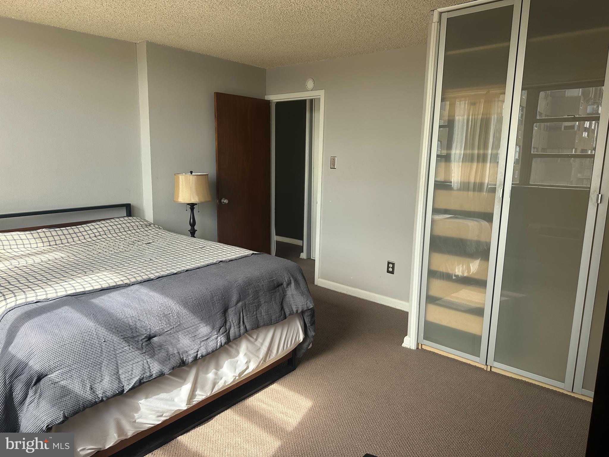 1030 E LANCASTER AVE 817