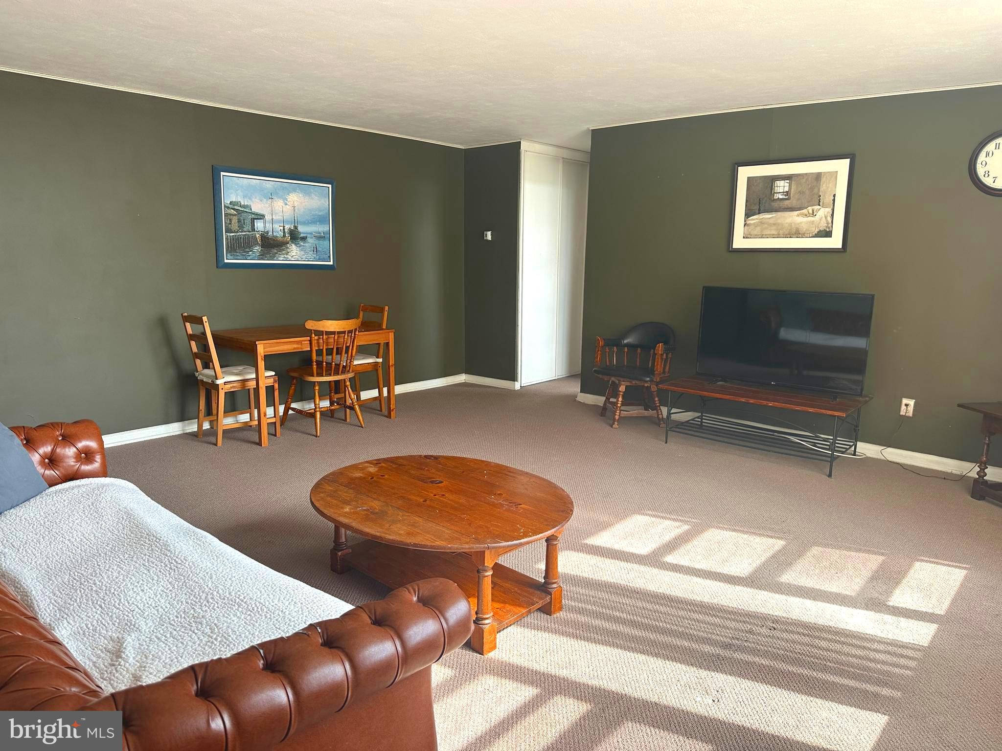 1030 E LANCASTER AVE 817