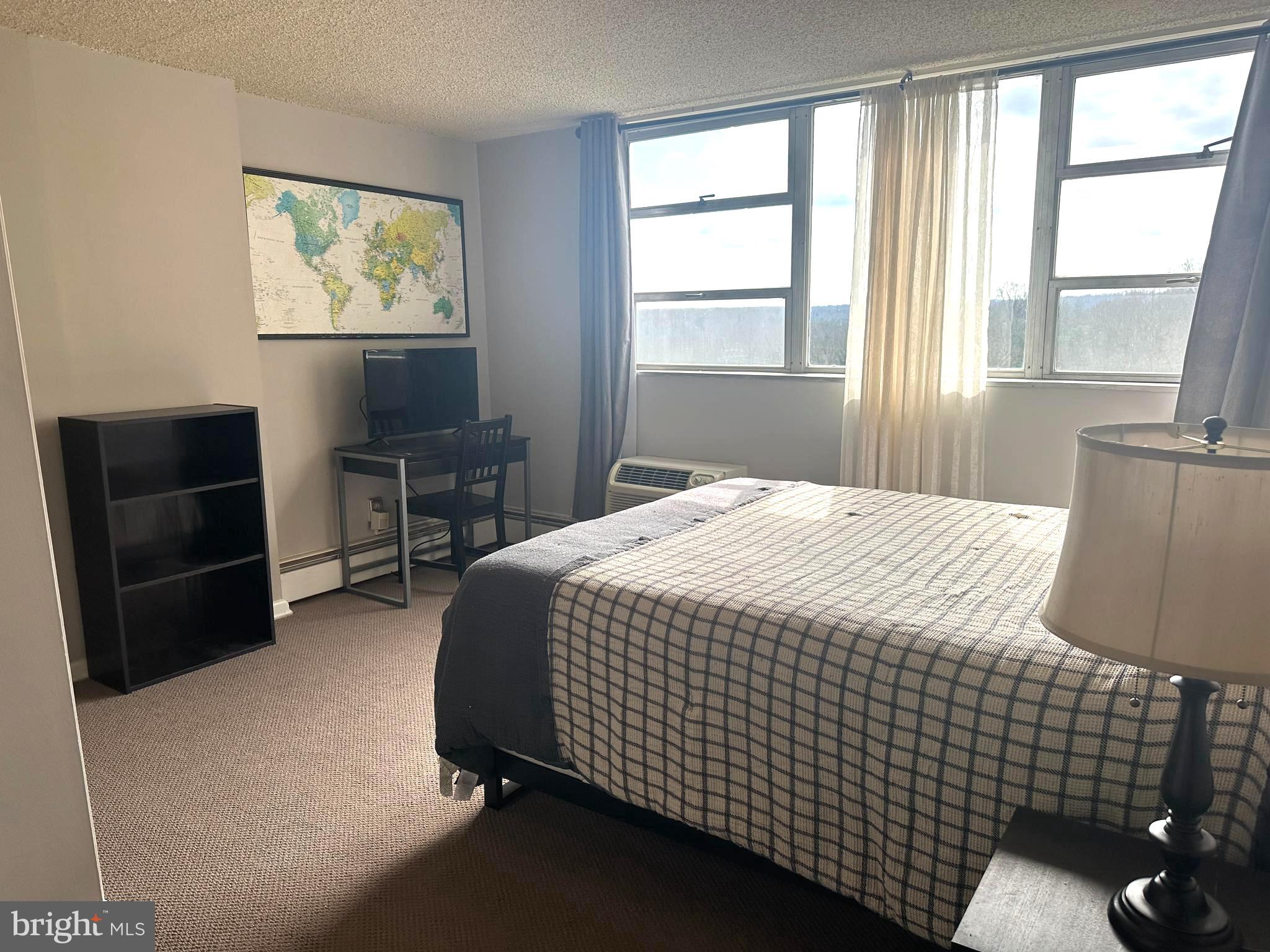 1030 E LANCASTER AVE 817