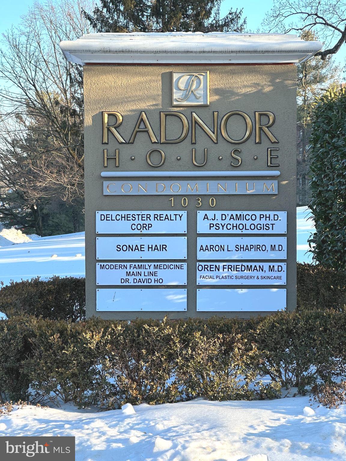 1030 E LANCASTER AVE 817