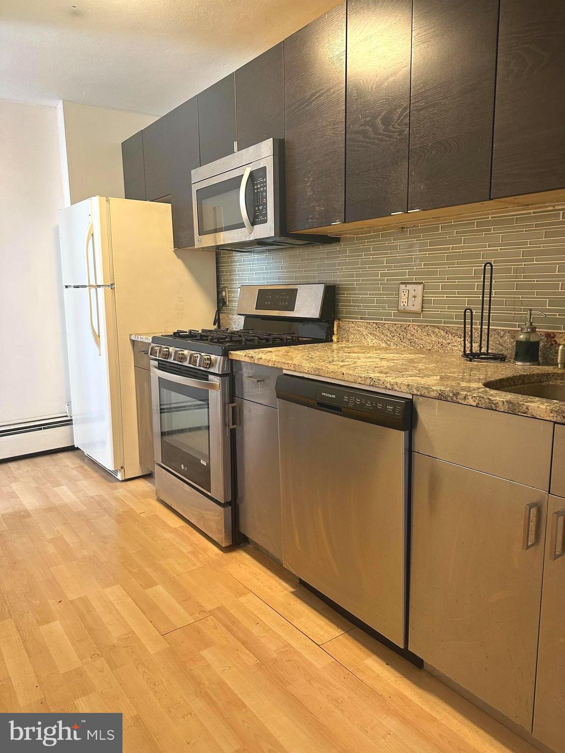 1030 E LANCASTER AVE 817