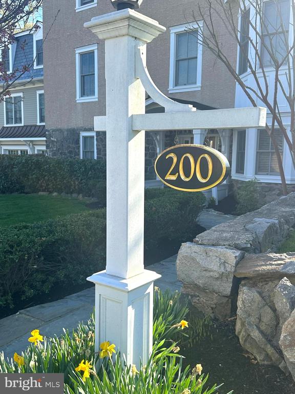 200 W WAYNE AVENUE 5