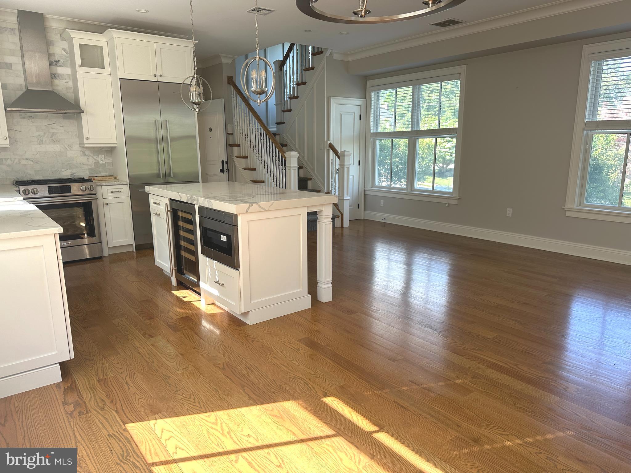 200 W WAYNE AVENUE 5