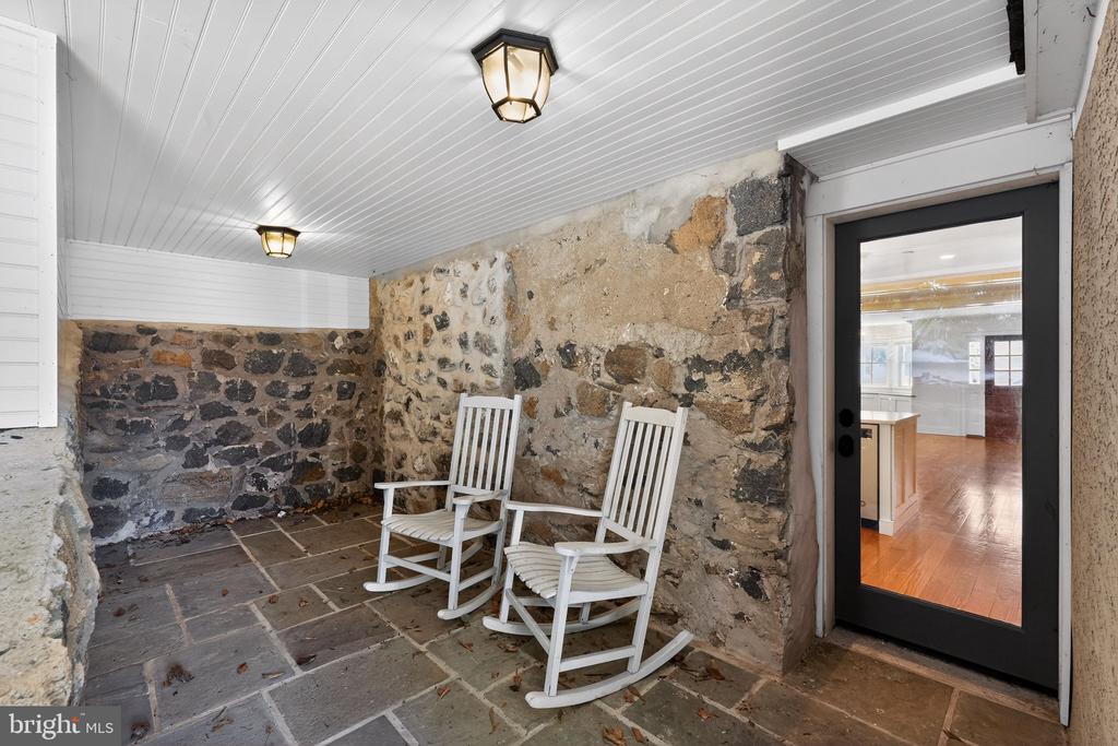200 W WAYNE AVENUE Unit: 1
