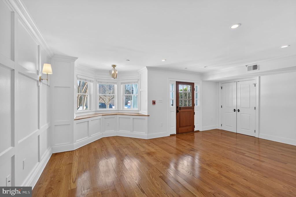 200 W WAYNE AVENUE Unit: 1