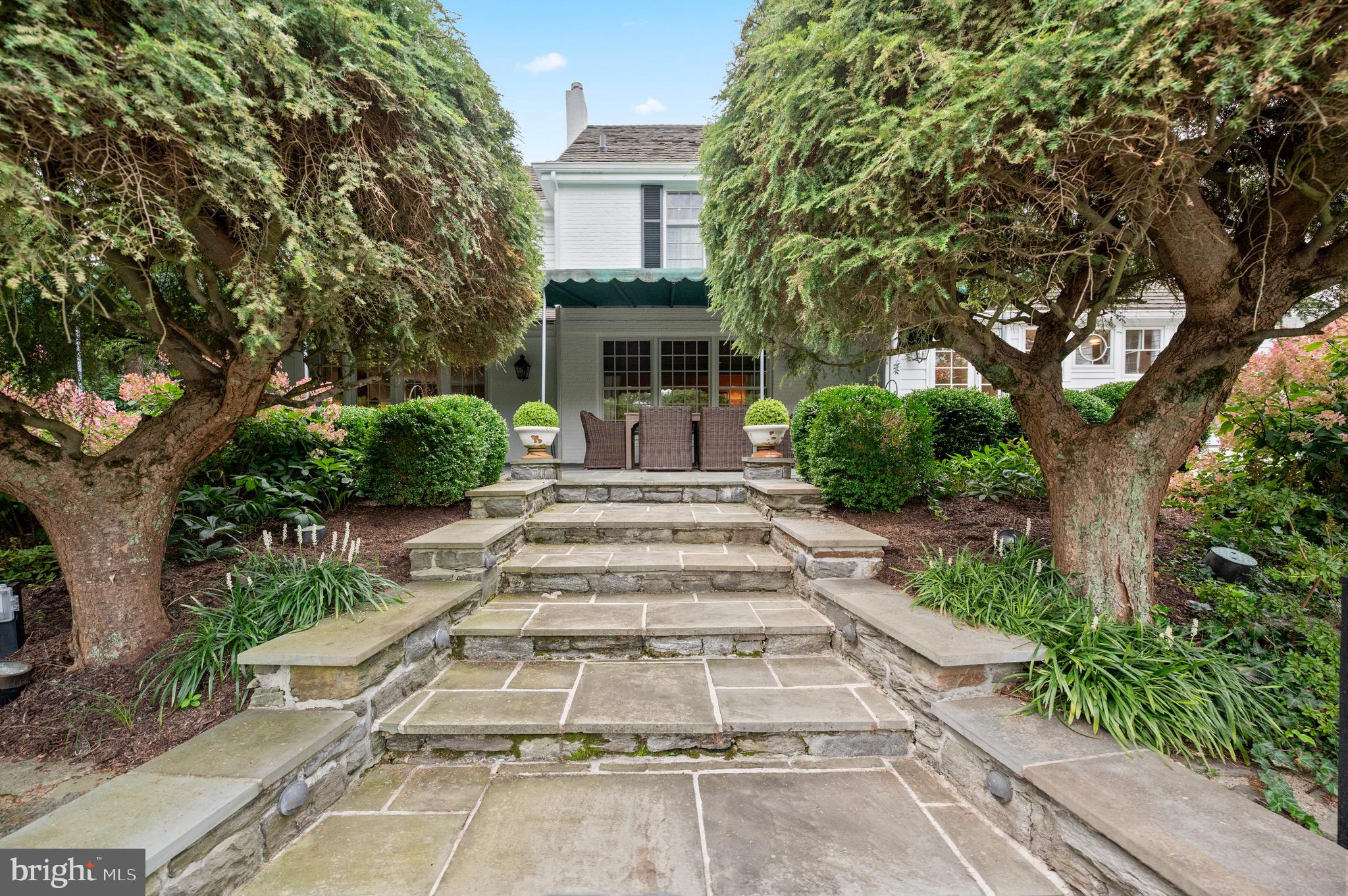 1115 RED ROSE LANE