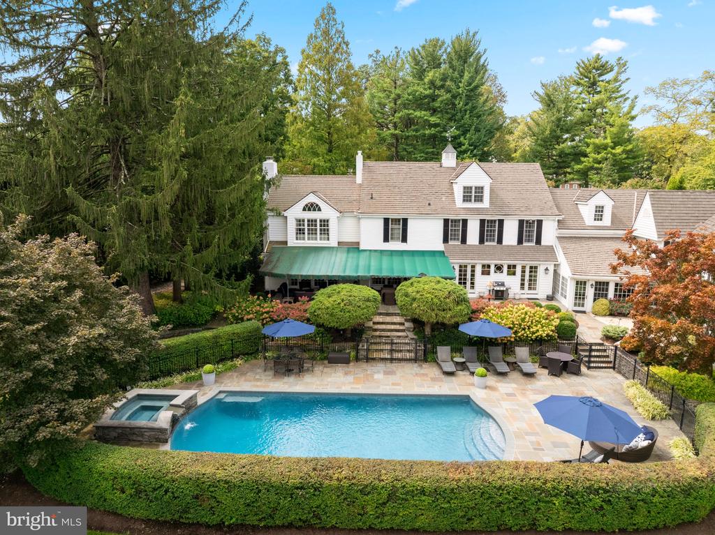 1115 RED ROSE LANE