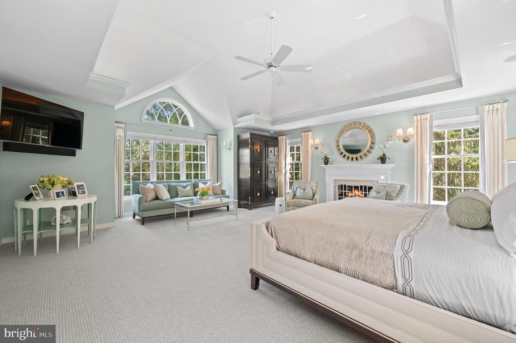 1115 RED ROSE LANE