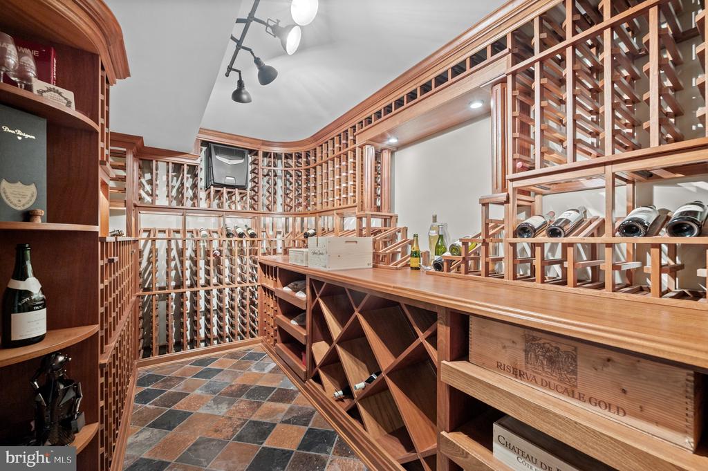 1115 RED ROSE LANE