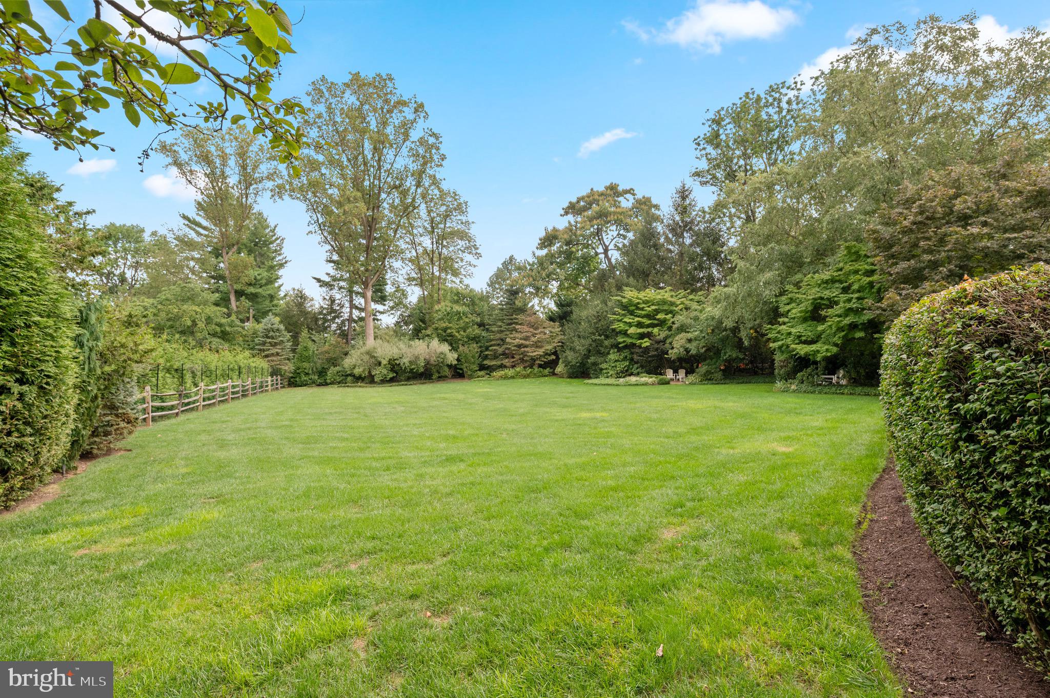 1115 RED ROSE LANE