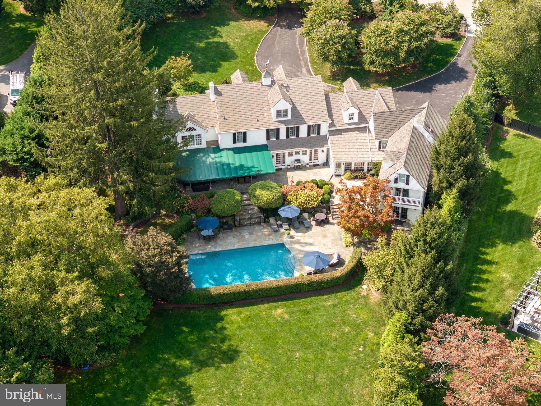 1115 RED ROSE LANE