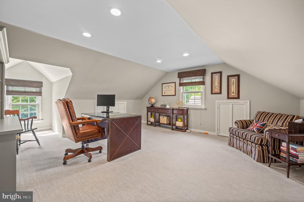 1115 RED ROSE LANE