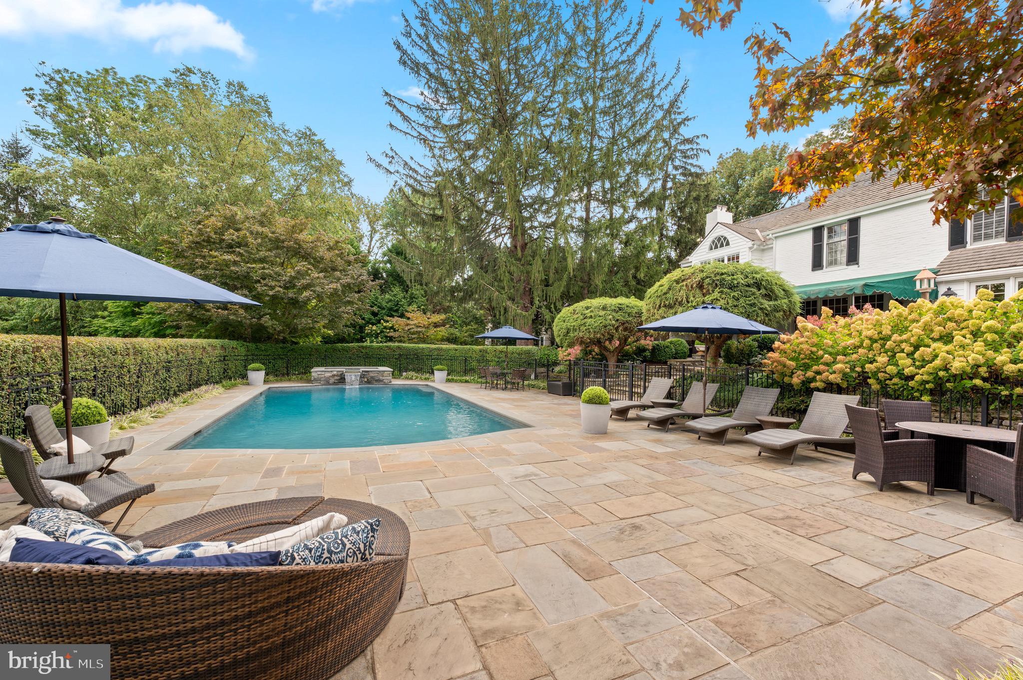 1115 RED ROSE LANE