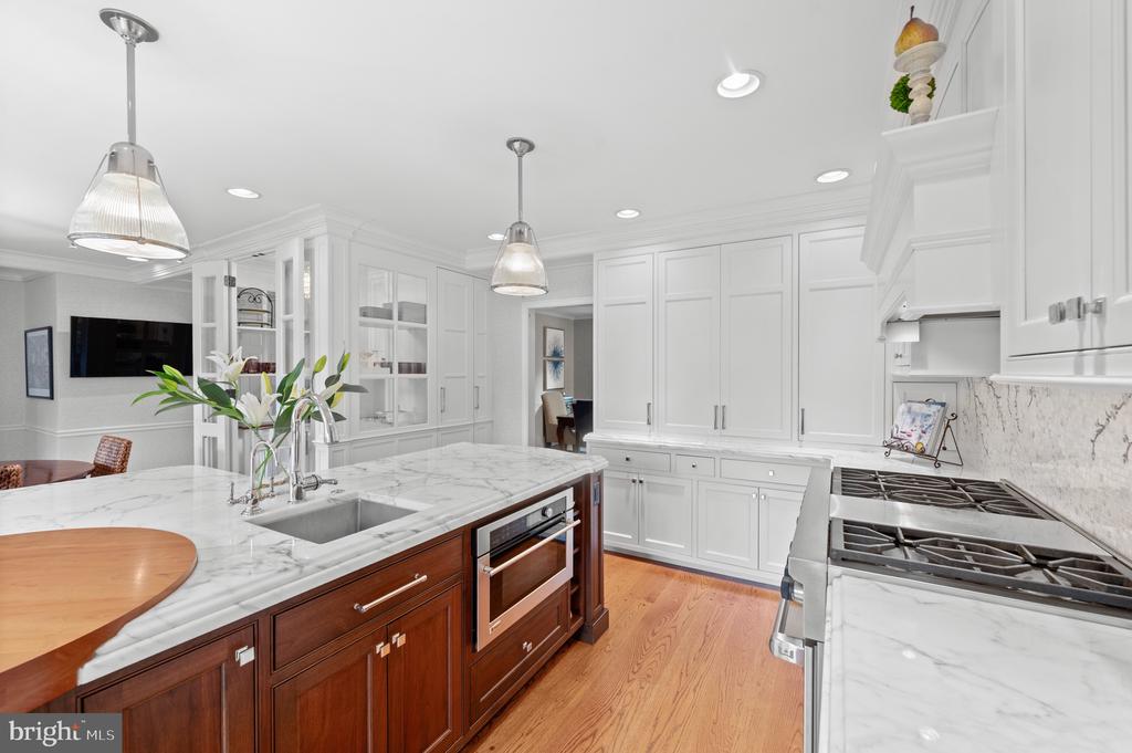 1115 RED ROSE LANE