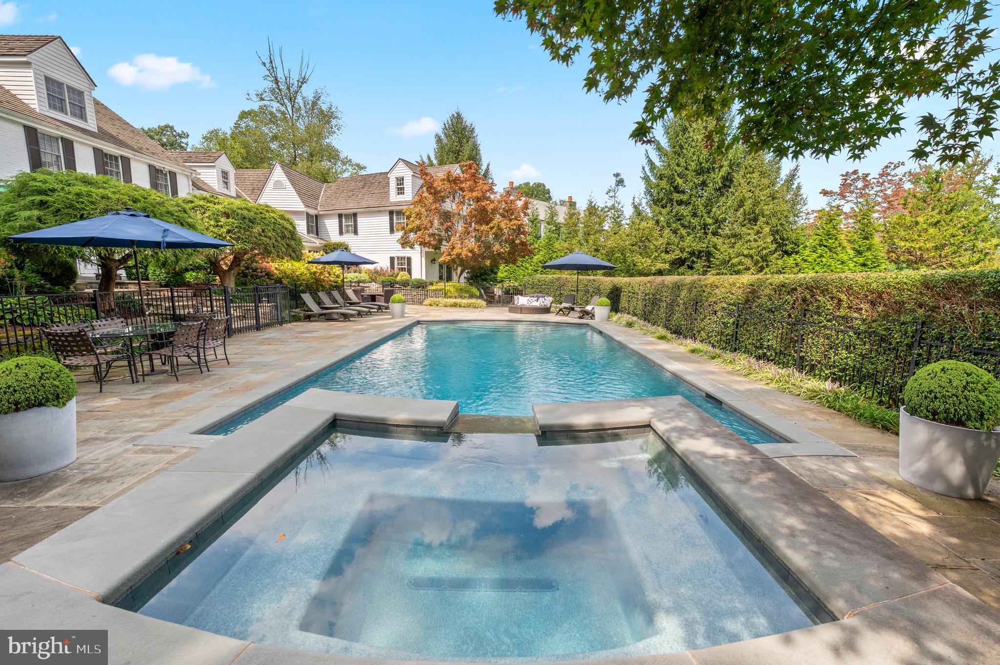 1115 RED ROSE LANE