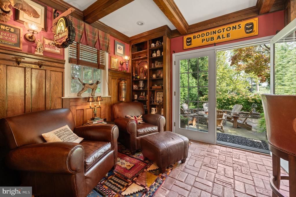 1115 RED ROSE LANE
