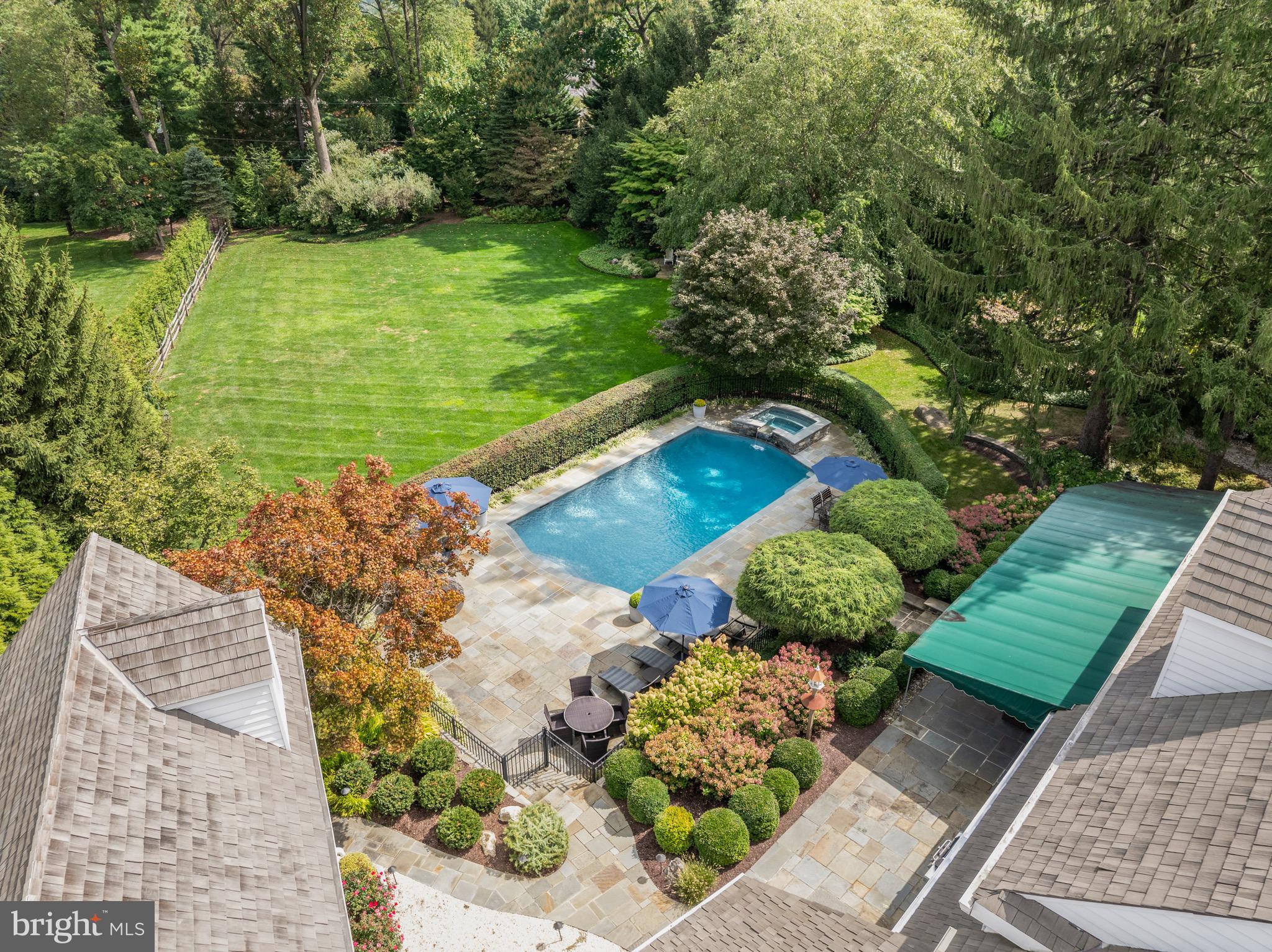 1115 RED ROSE LANE