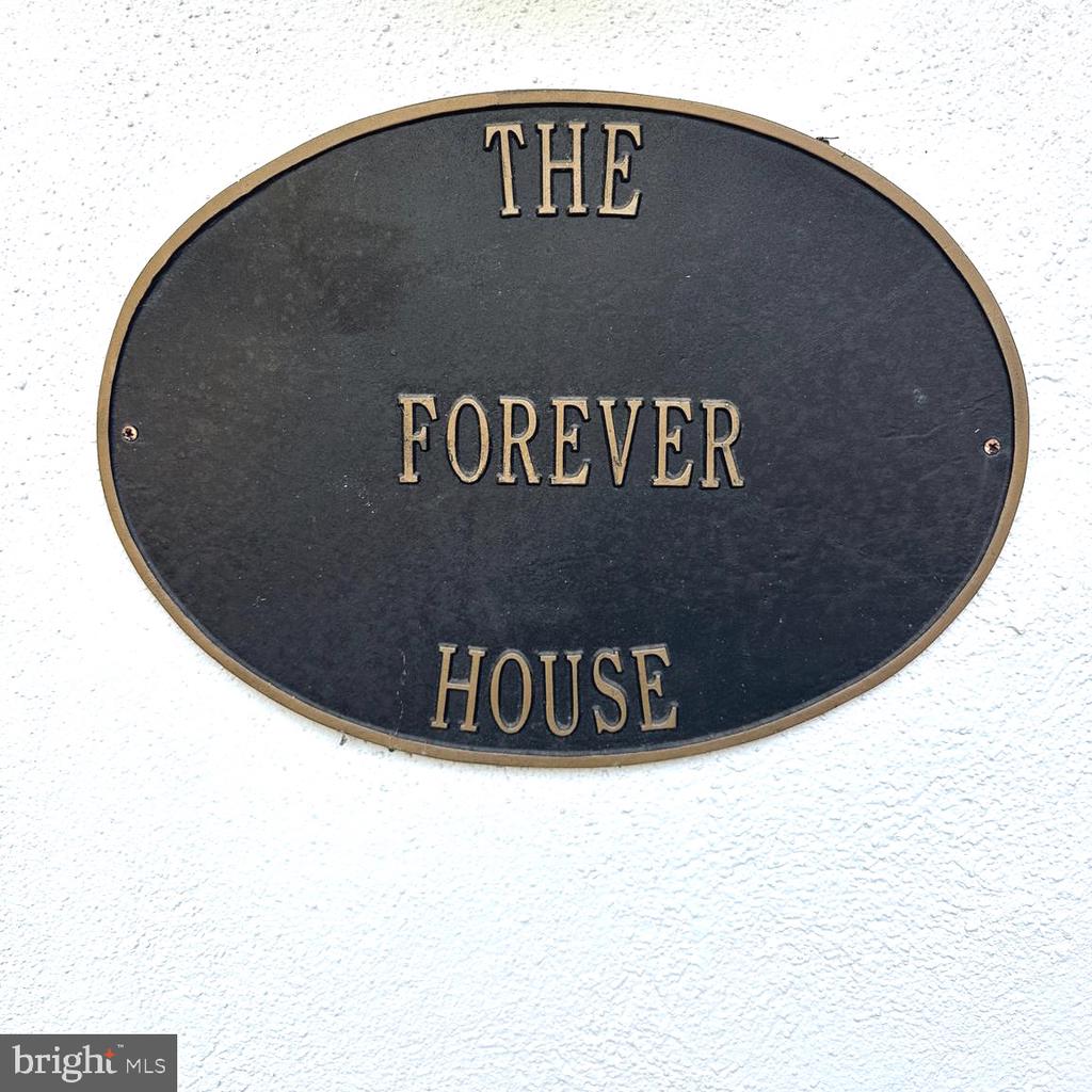 1115 RED ROSE LANE