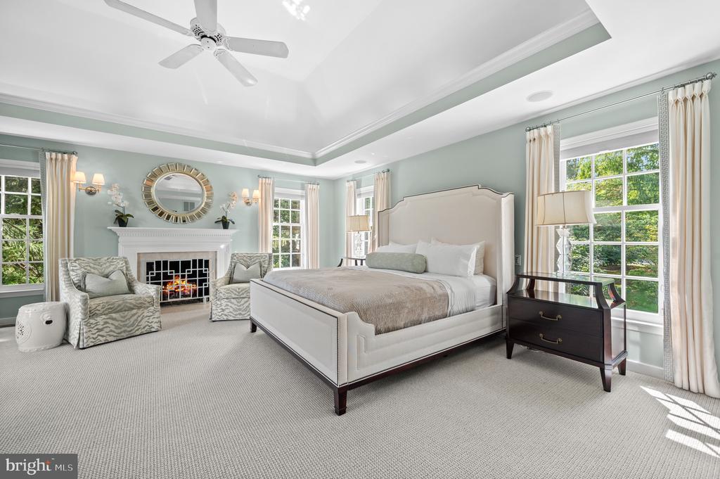 1115 RED ROSE LANE