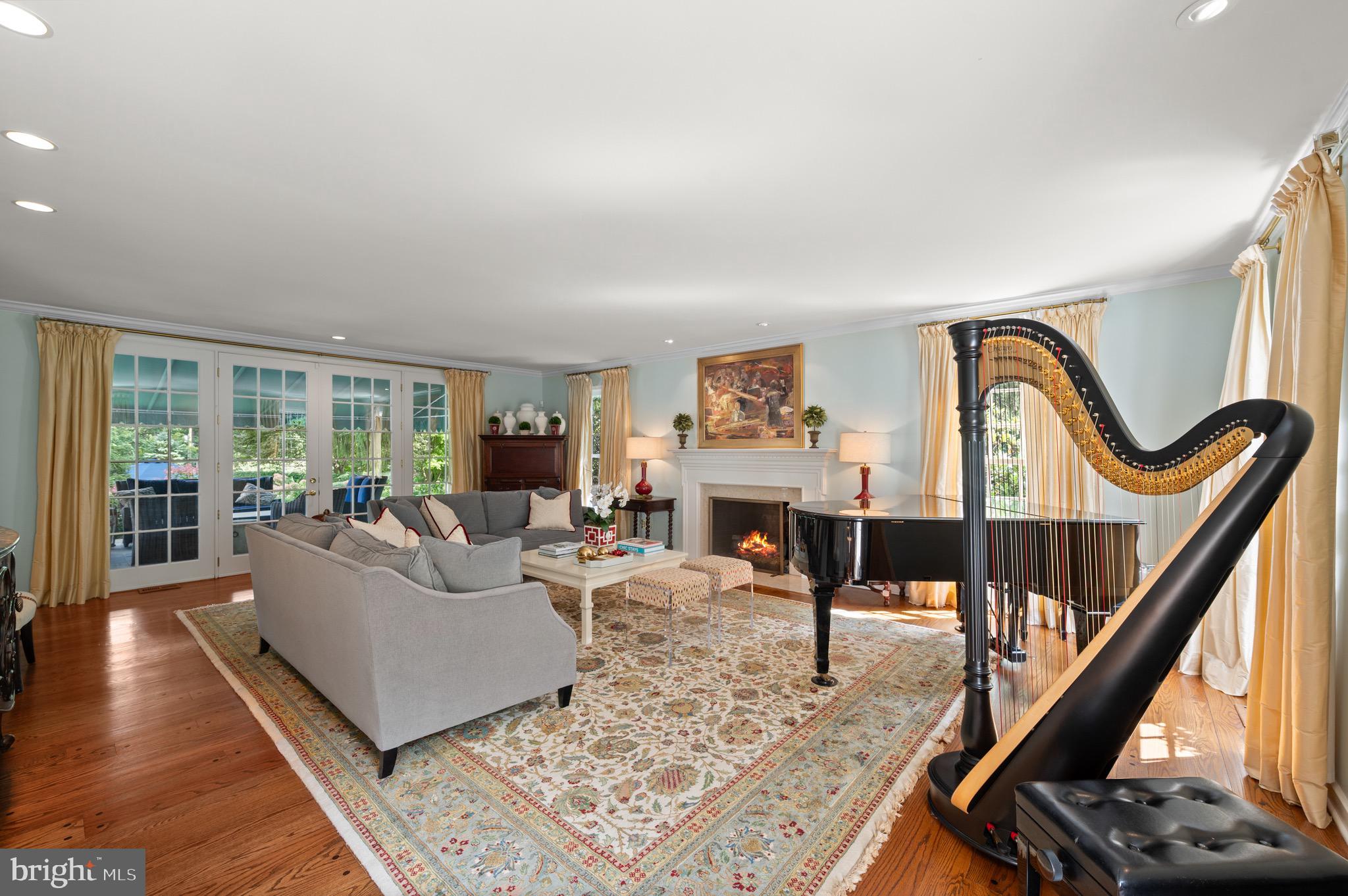 1115 RED ROSE LANE
