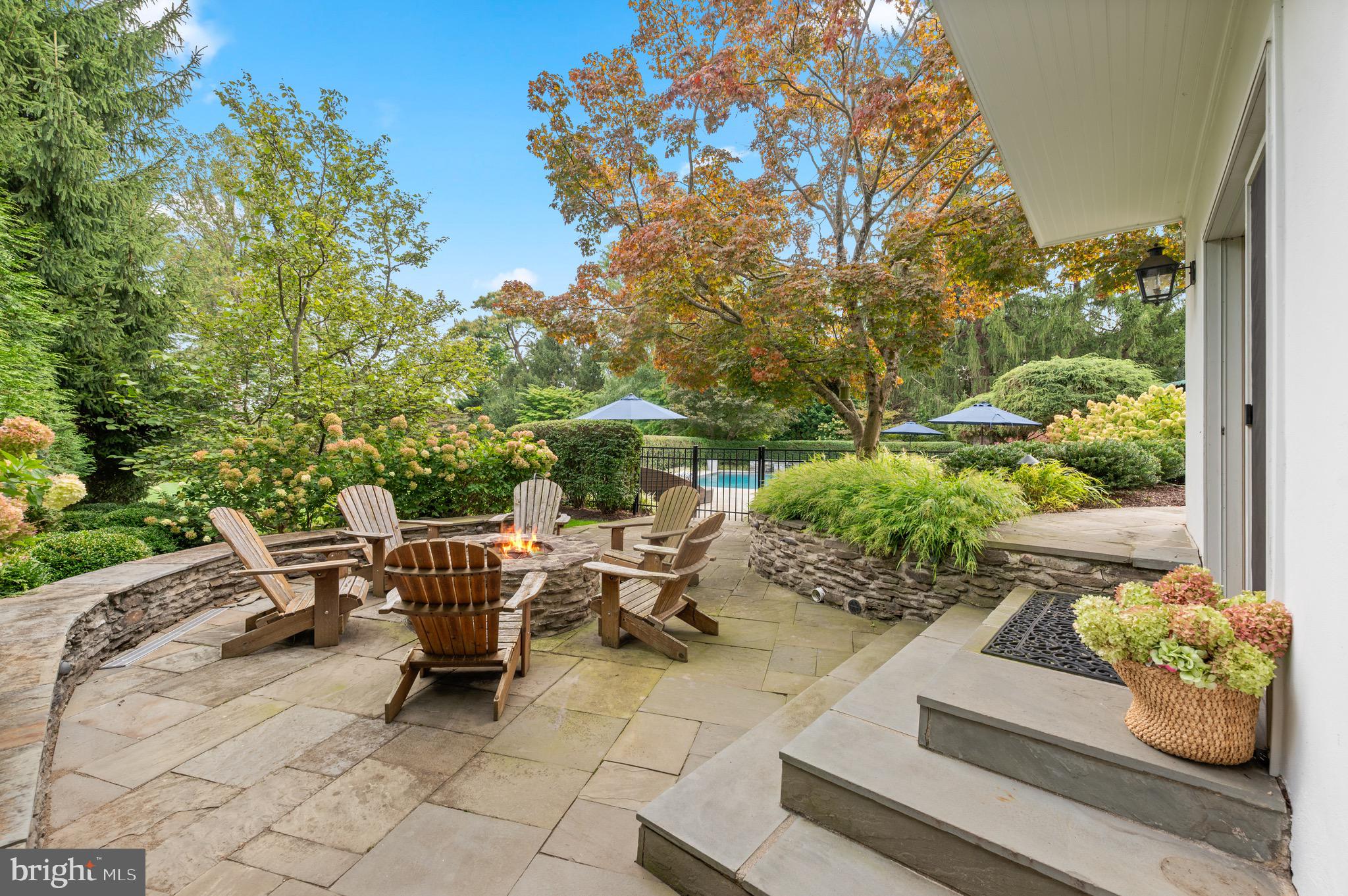 1115 RED ROSE LANE