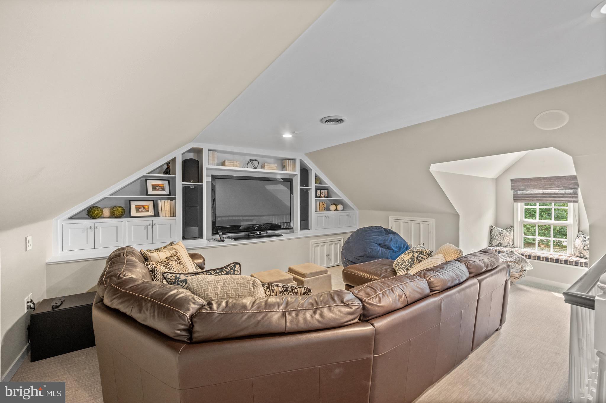 1115 RED ROSE LANE