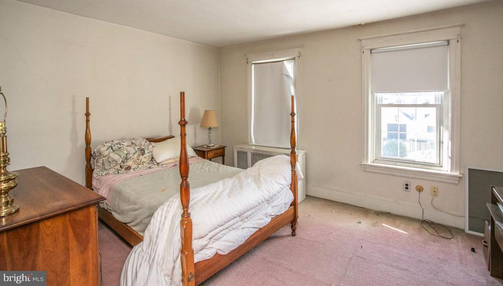121 W 2ND AVENUE